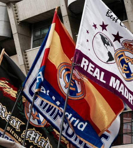 REAL MADRID, σημαίες στο γήπεδο Σαντιάγο Μπερναμπέου